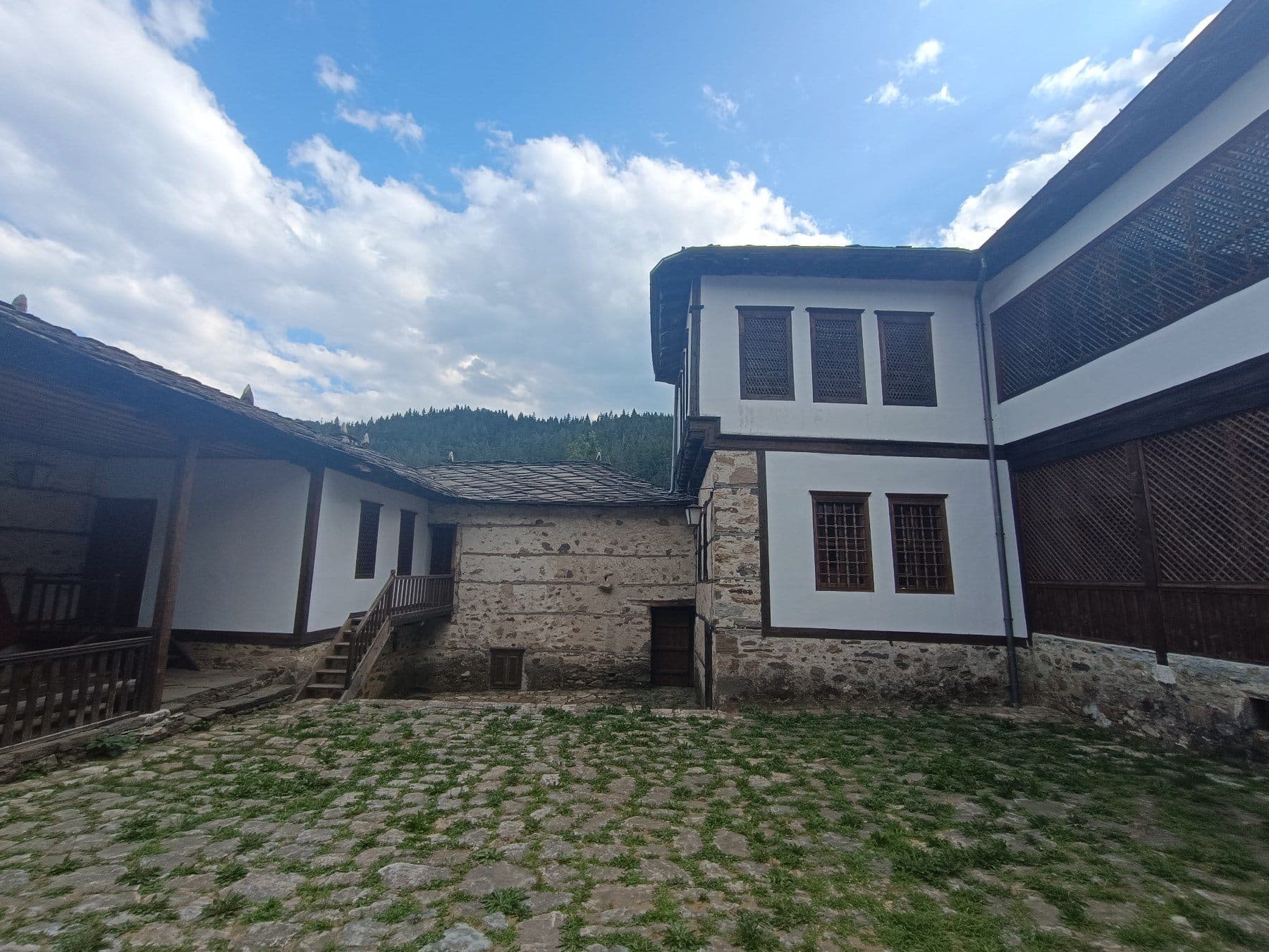 Agushevi Konatsi: Mogilitsa's Castle in the Mountains